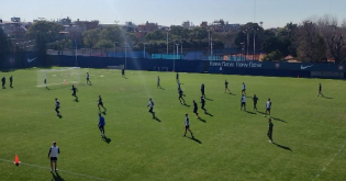 Tras el entrenamiento, 19 futbolistas quedaron concentrados. (San Lorenzo)
