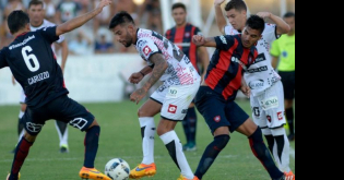 Jonathan Herrera gritando el gol ante San Lorenzo en el Nuevo Gasómetro