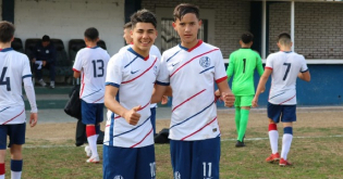 Iván Leguizamón y Francisco Flores convirtieron en la victoria ante Banfield. (Foto:@caslajuveniles)