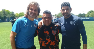 Paolo Montero junto a Horacio Arreceygor y Mauro Cetto en la firma de su contrato hasta diciembre 2022