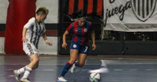 Las Santitas vencieron a Huracán por 2-0 en en Cuidad Deportiva por la fecha 20 del Torneo AFA.