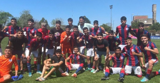 El fútbol juvenil volvió a los entrenamientos con la presentación de Fernando Berón (foto: @lacuerveria)