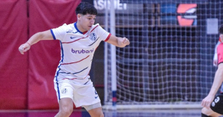 El equipo azulgrana de Futsal cosech su primera derrota de la Zona Campeonato ante Barracas Central.