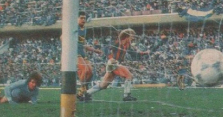 En el Apertura 2004, el Cicln gan 3 a 2 con un gol del Pipi.