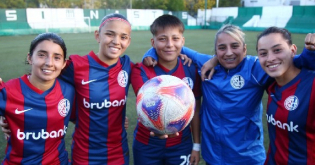 Nuevo entrenador del ftbol femenino. 