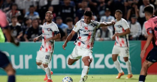 Gustavo Poyet durante el 2018, entrenador de  Girondins de Burdeos 