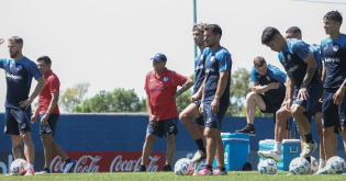 Caruso no se decide por Bueno o un defensor. (Ol)