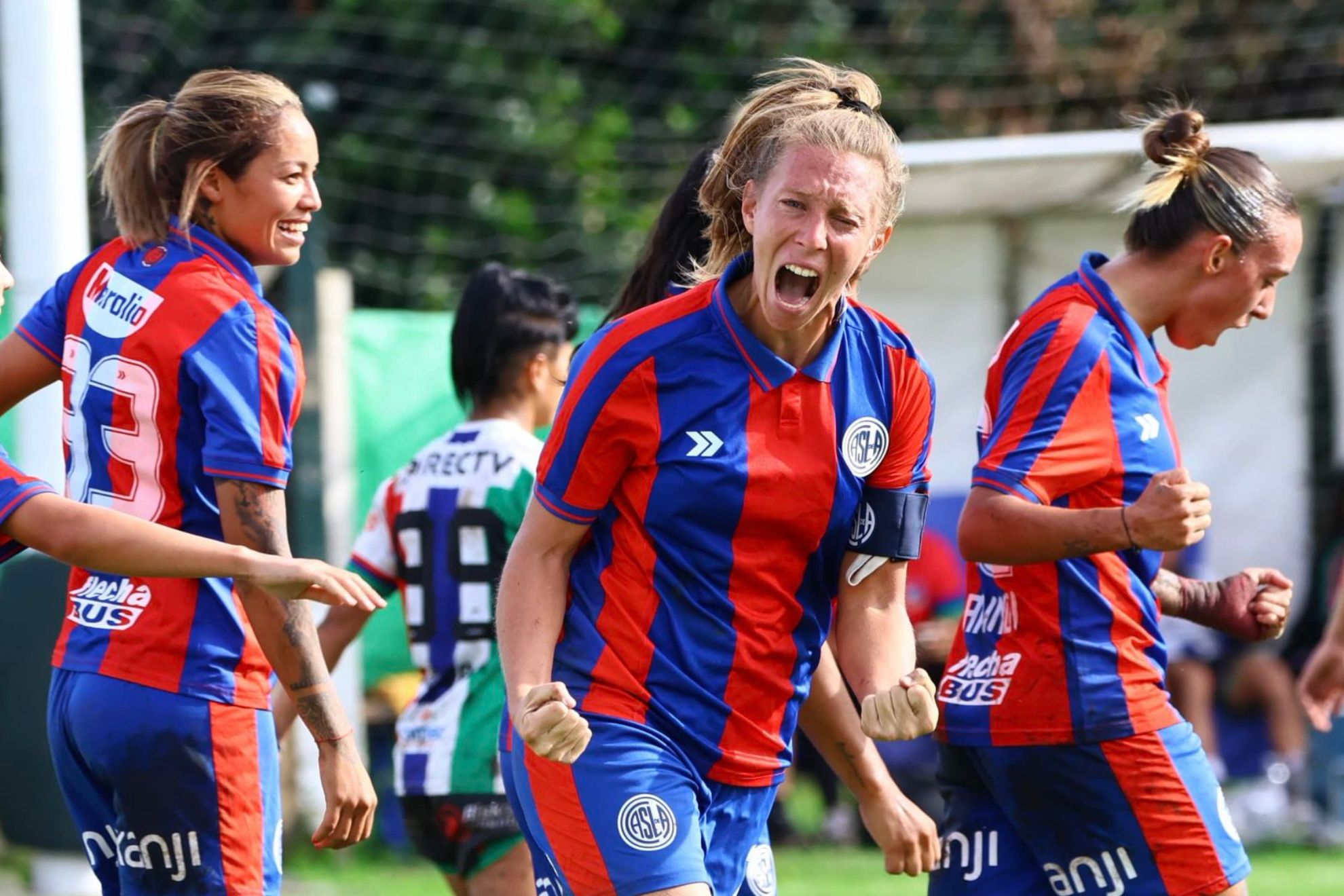 Triunfo agónico de las Santitas 