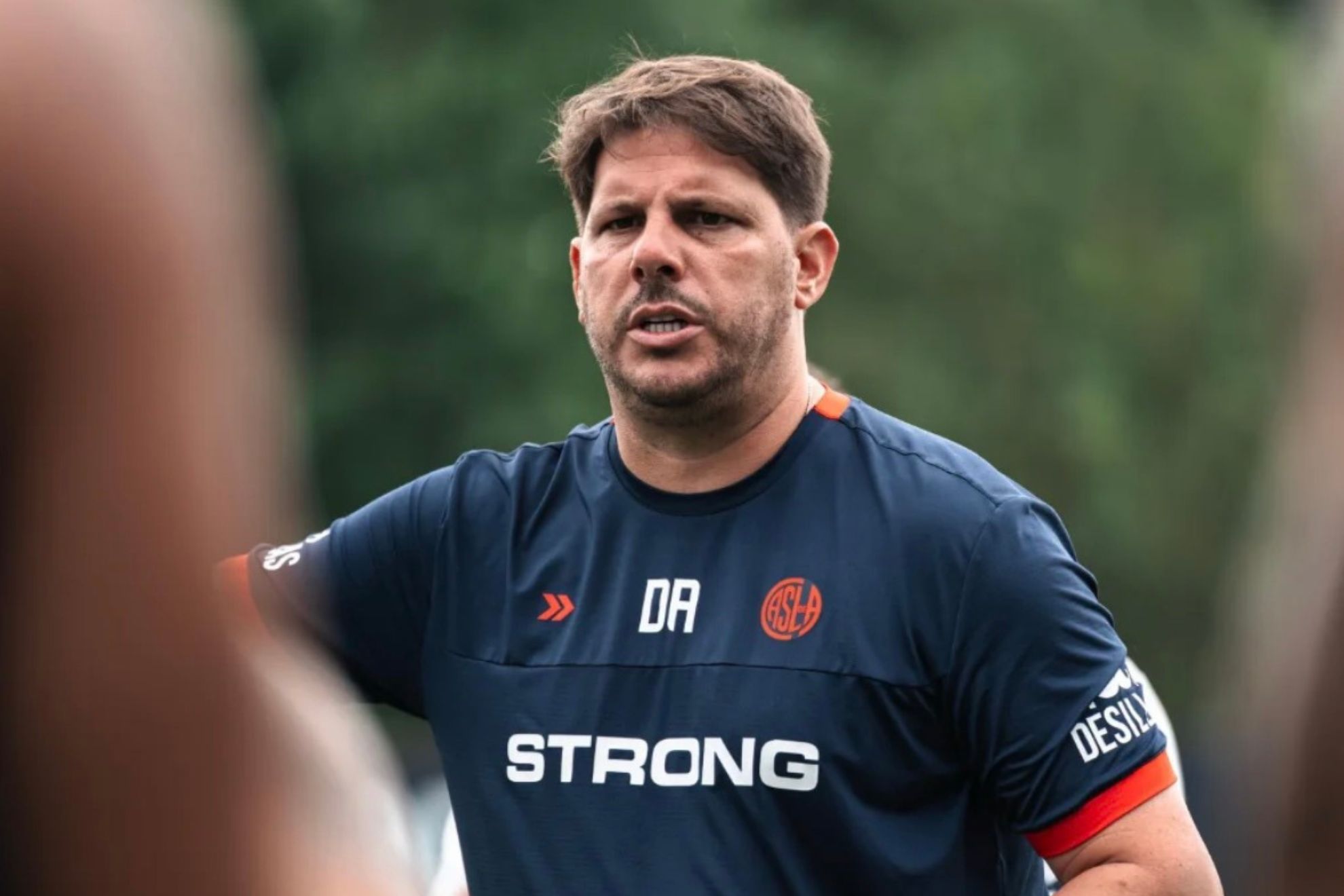 Ayude prepara el once para el clásico