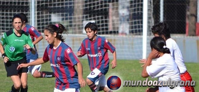 Carina Nuez traslada la pelota (Foto: Prensa CASLA)