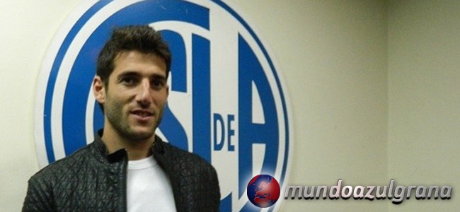 Piatti en el momento de la firma del contrato (Foto: Prensa CASLA)