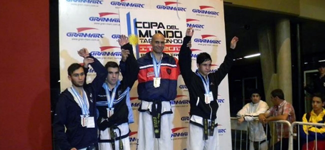 Mario Escobar, taekwondista cuervo, que logr el oro en la Copa del Mundo