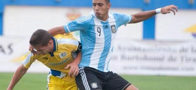 Rodrigo Contreras luciendo la camiseta de Argentina. (web oficial)
