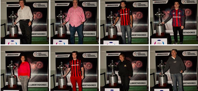 Los hinchas se pudieron fotografiar con la Copa Libertadores.