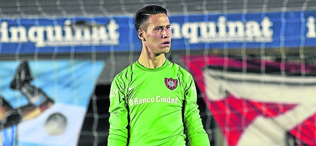 Jos Devecchi tuvo un buen debut a pesar de que sufri dos goles.