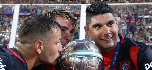 Ortigoza con el trofeo de la Supercopa.