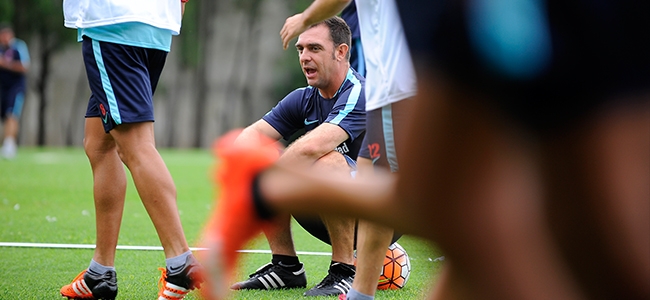 Guede piensa en el equipo a presentar el sbado y a quienes guarda para el debut en la Libertadores.