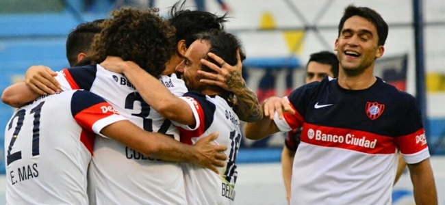 San Lorenzo festeja el gol de Angeleri para el 3-1 final (copaargentina.org).