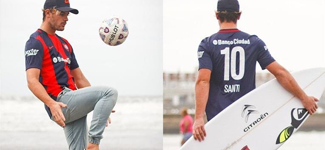 Santiago Muñiz, con la camiseta de San Lorenzo a quien representará en el circuito mundial de surf (Ambito Financiero).