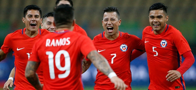 Paulo Daz festeja el nico gol de Chile ante Croacia (@LaRoja).