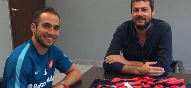 Fernando Belluschi junto a Matas Lammens tras la firma (@SanLorenzo).
