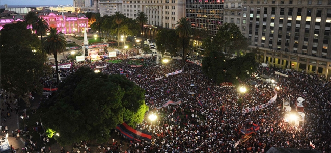 El 8 de marzo de 2012 los hinchas de San Lorenzo coparon la Plaza de Mayo.