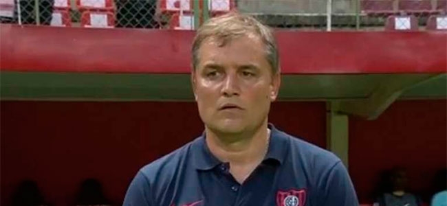 Aguirre, preocupado por el final del partido.