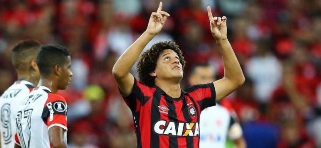 Gedoz festeja su gol ante el Flamengo.