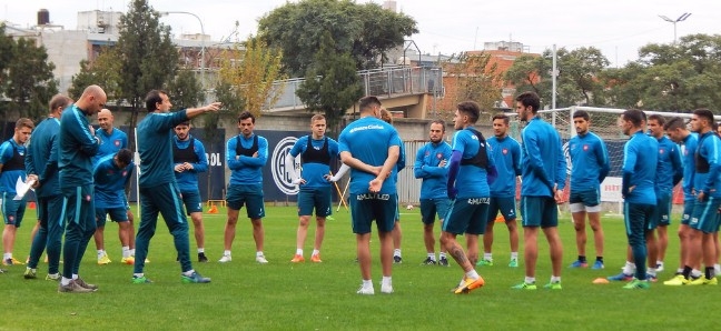 Con dos suspendidos, Aguirre arma el equipo que pondrá en Córdoba (@SanLorenzo).