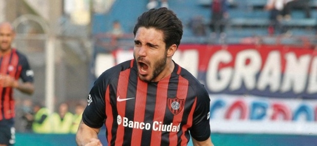El Pocho grita uno de sus 7 goles con San Lorenzo.
