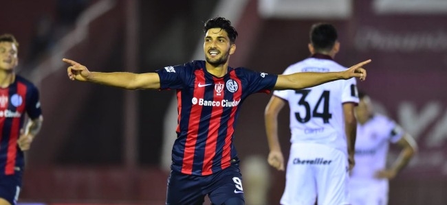 El solitario Blandi convirti nueve goles en la ltima Superliga, el mximo goleador de San Lorenzo.
