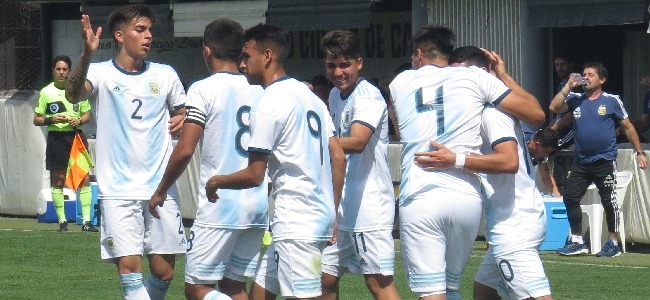 Palacios y Fran Flores festejando el segundo gol del partido. 