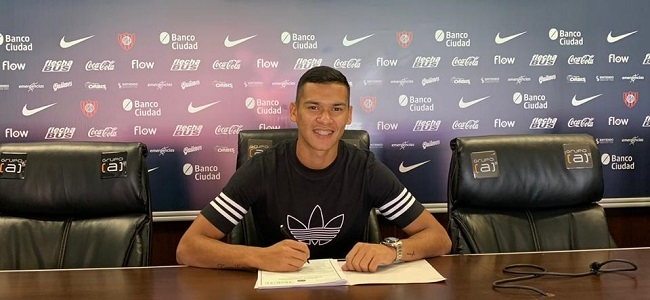 Herrera estampa la firma que lo vincula con San Lorenzo hasta junio de 2023.