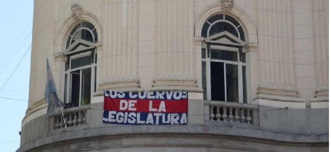 La Legislatura Porteña con la Bandera de San Lorenzo en sus balcones 