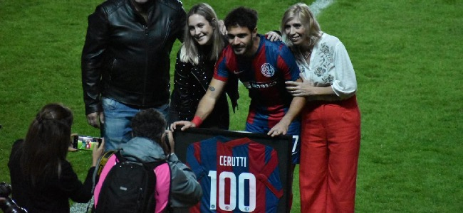 Ezequiel Cerutti llegó a los 100 partidos con la casaca azulgrana y lo celebró junto a su familia 