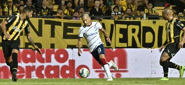 Leguizamón usó la 10 ante Peñarol. Foto: San Lorenzo