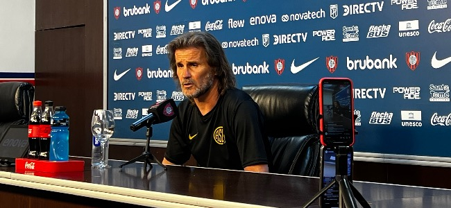 Insua en conferencia de prensa. 