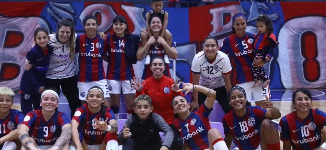 Baile de las santitas a Boca por la ida de los PlayOff