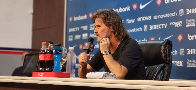 Insua en conferencia de prensa. 