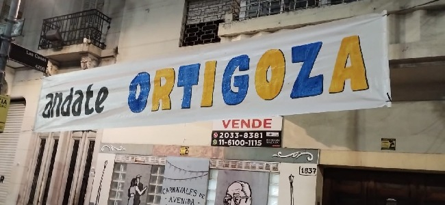 Carteles para Ortigoza.