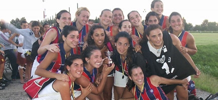 Las jugadoras del Cicln, celebrando su notable labor. (Foto MA)