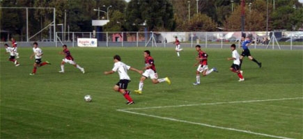 Momentos del encuentro de inferiores frente a Coln de Santa F (Foto: MA)