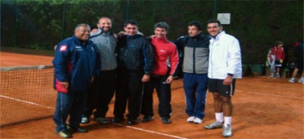 Los tenistas del Cicln luego del Interclubes con el Prof. Enrique Figueras (Foto: MA)