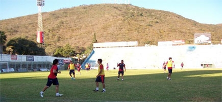 Postales de Salta. El plantel entrenando bajo las rdenes de Ramn Daz (Foto: Nico Corvaln)