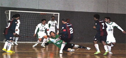 Momento de ataque del Cicln en partido muy disputado con Pinocho (Foto: Pasin Futsal)