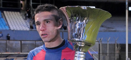 Tula junto a la copa del Torneo de Invierno (fotobaires)