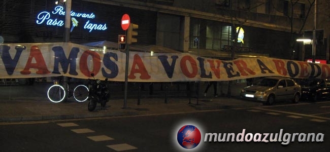 La bandera de treinta metros se luce en toda Barcelona. (Corbs)