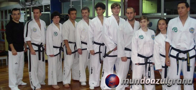 El equipo de competencia del Taekwondo cuervo que dirige el Prof. Lpez Dowling
