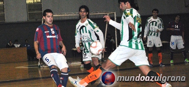 Momento de luchar el baln entre San Lorenzo y Banfield en el San Martn (Foto: Pasin Futsal)