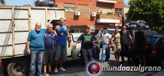 La gente de la SCH CASLA al llegar con el camin lleno de donaciones. (SCH CASLA)